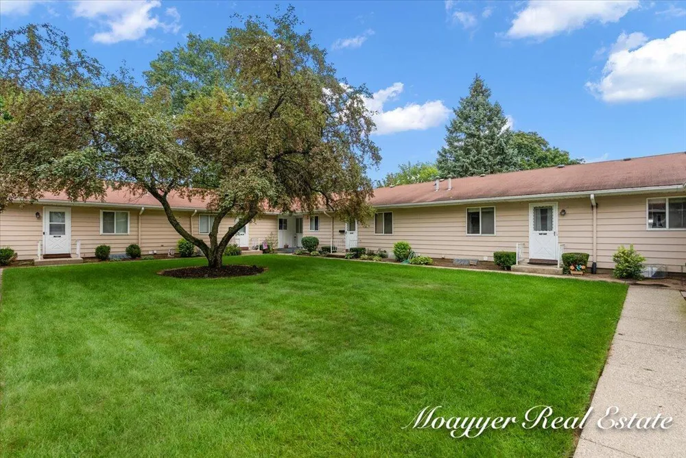 5891 Leisure S Drive SE Kentwood City, MI 49548