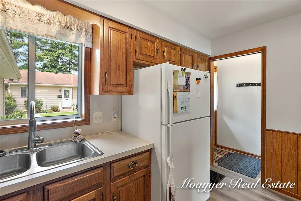 5891 Leisure S Drive SE Kentwood City, MI 49548