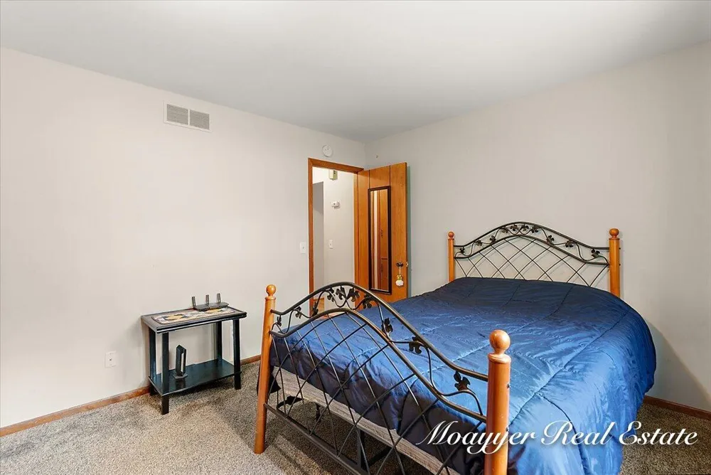5891 Leisure S Drive SE Kentwood City, MI 49548