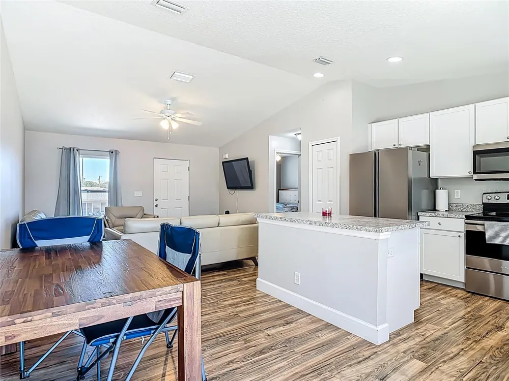 640 CHESTNUT AVENUE Orange City, FL 32763