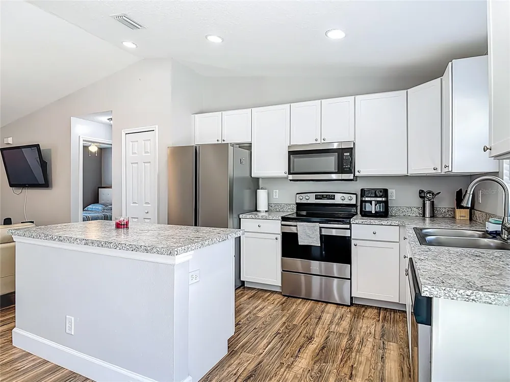 640 CHESTNUT AVENUE Orange City, FL 32763