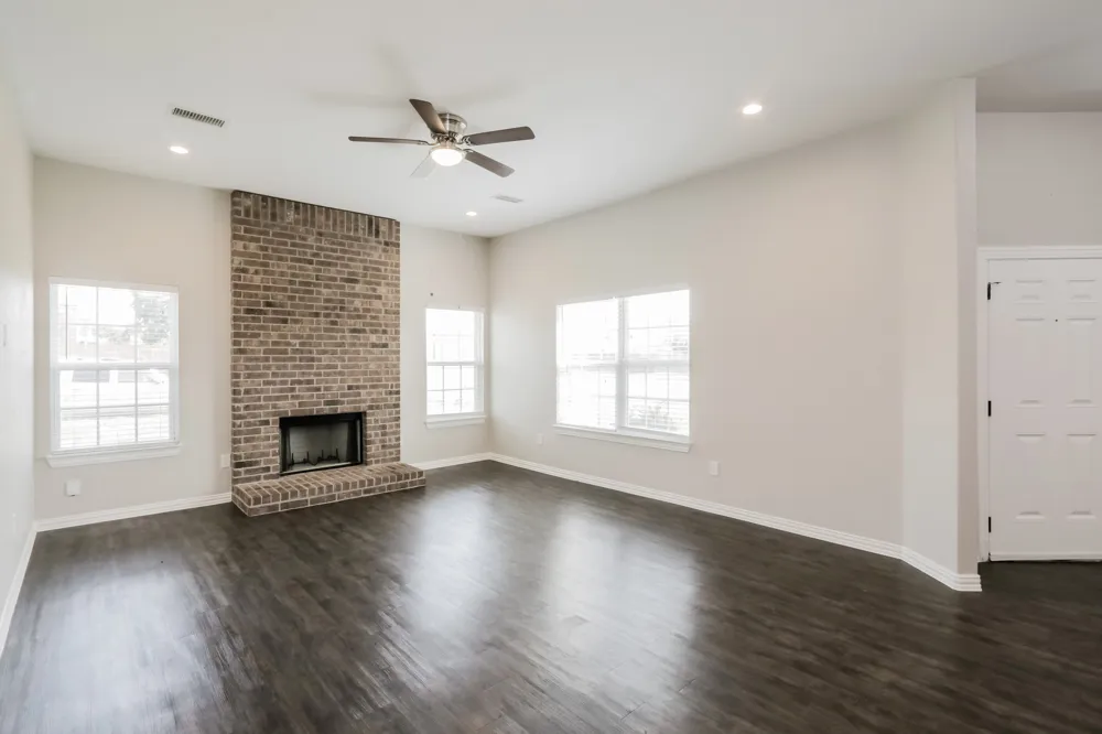 1633 Mockingbird Lane DeSoto, TX 75115