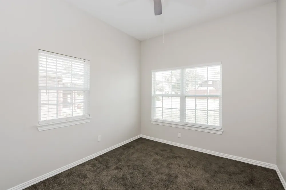 1633 Mockingbird Lane DeSoto, TX 75115
