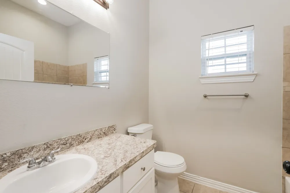1633 Mockingbird Lane DeSoto, TX 75115