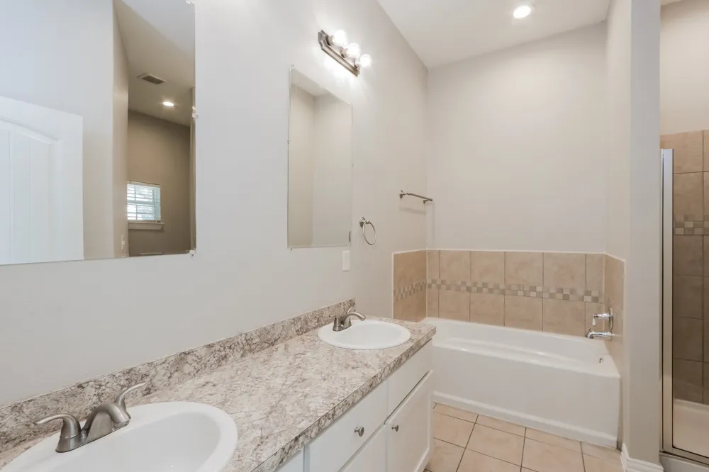 1633 Mockingbird Lane DeSoto, TX 75115