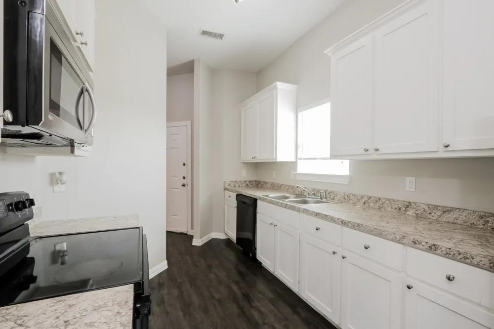 1633 Mockingbird Lane DeSoto, TX 75115