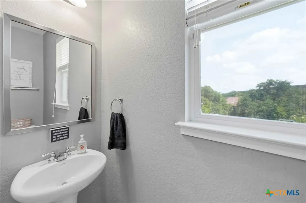 11330 Hill Top Bend Helotes, TX 78023