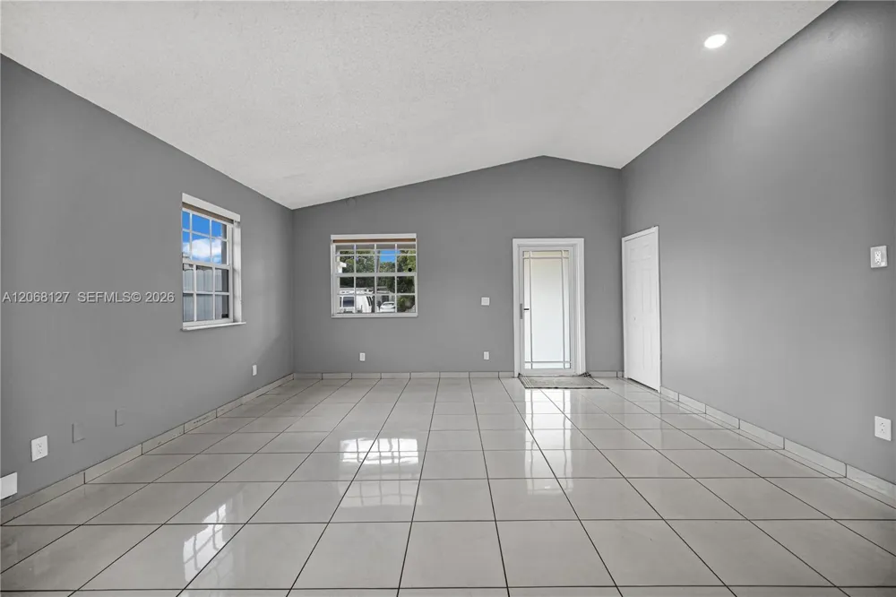 451 E 37st Hialeah, FL 33013