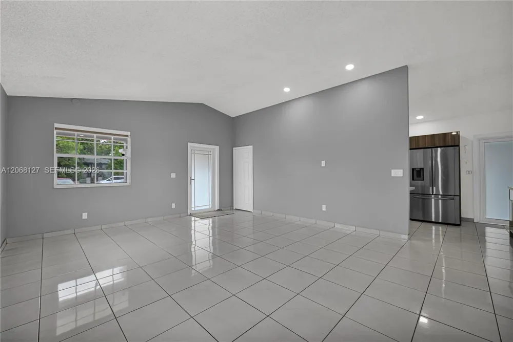 451 E 37st Hialeah, FL 33013
