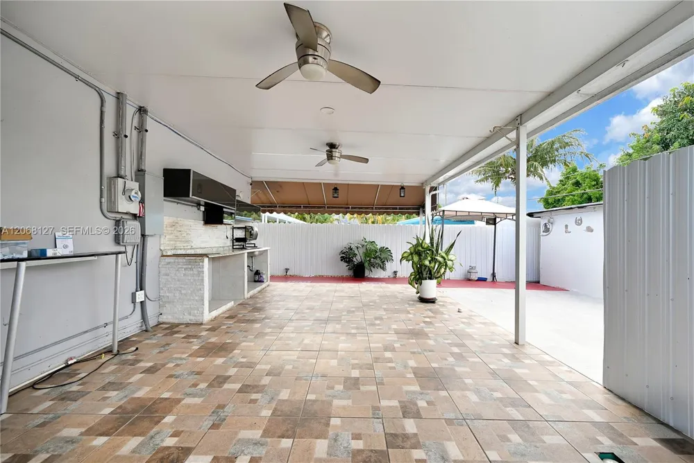 451 E 37st Hialeah, FL 33013