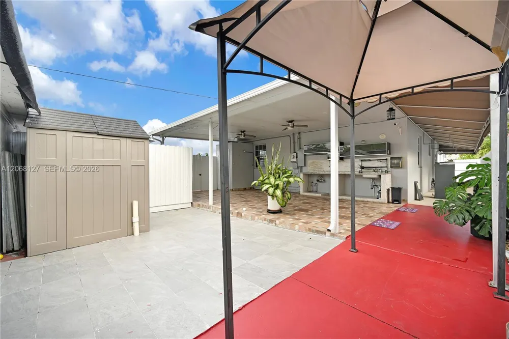 451 E 37st Hialeah, FL 33013