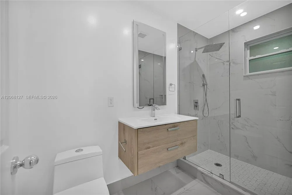 451 E 37st Hialeah, FL 33013