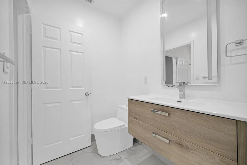 451 E 37st Hialeah, FL 33013