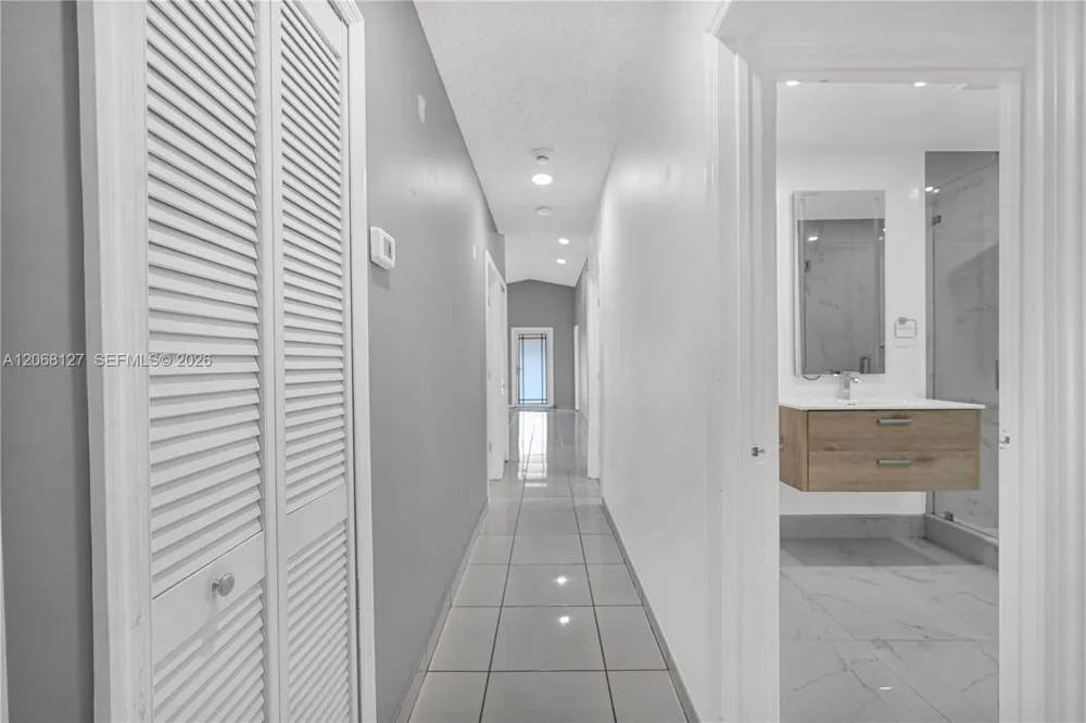451 E 37st Hialeah, FL 33013