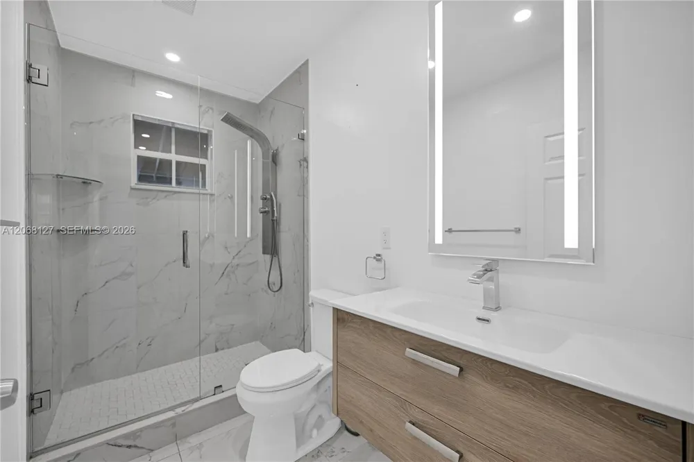 451 E 37st Hialeah, FL 33013
