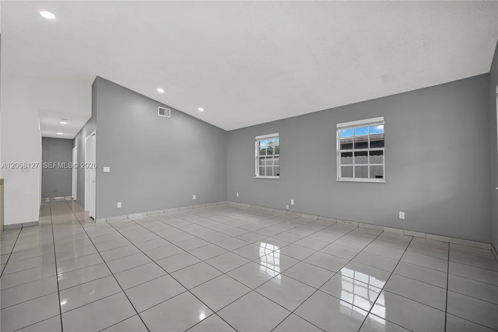 451 E 37st Hialeah, FL 33013