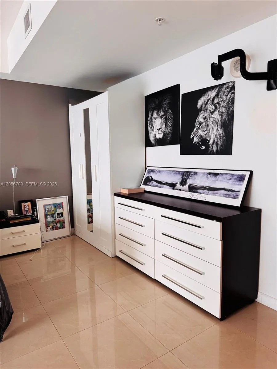 41 SE 5th #2204 Miami, FL 33131