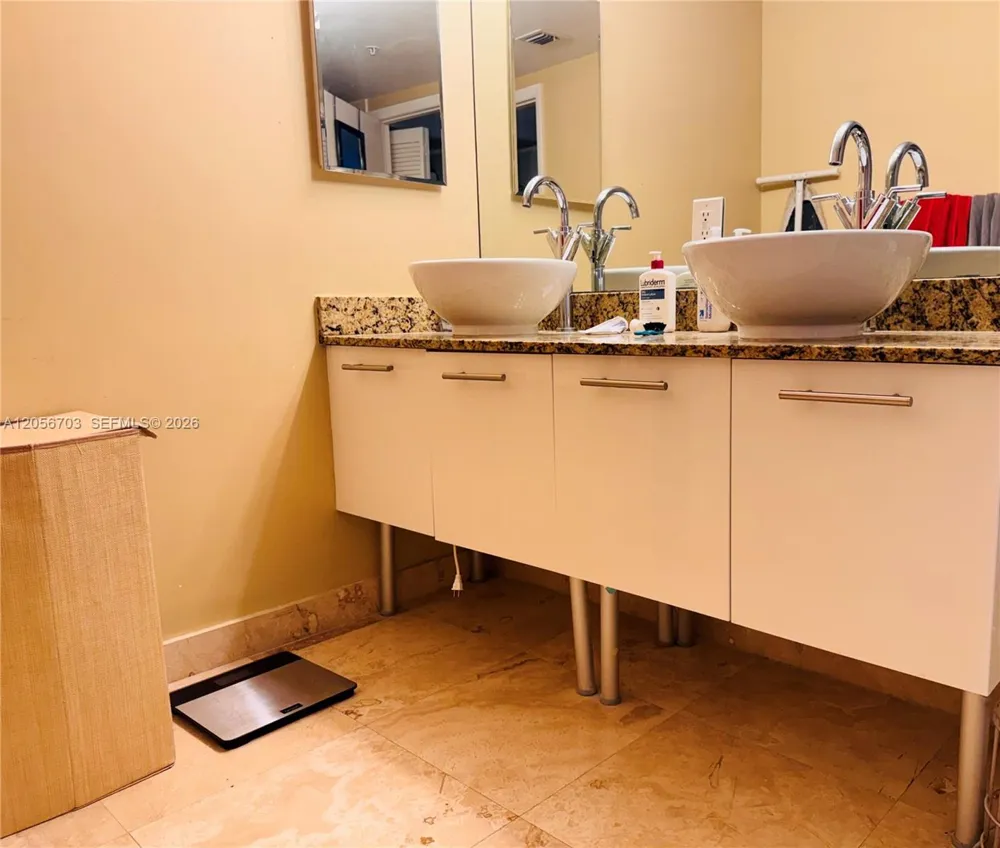 41 SE 5th #2204 Miami, FL 33131