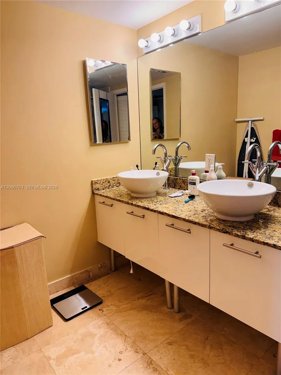 41 SE 5th #2204 Miami, FL 33131