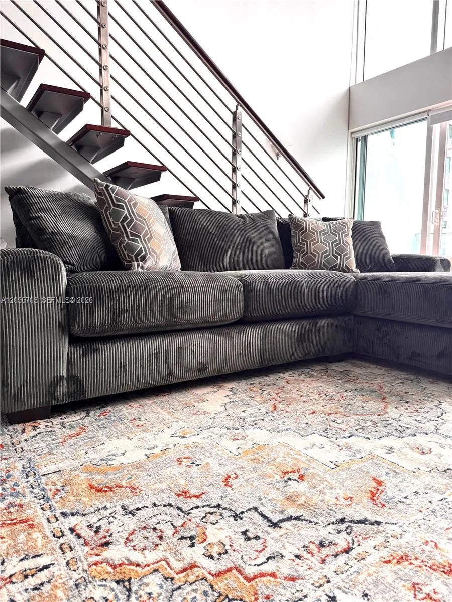 41 SE 5th #2204 Miami, FL 33131