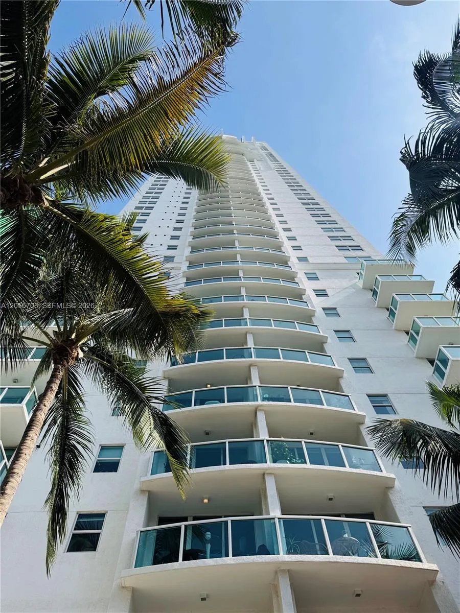 41 SE 5th #2204 Miami, FL 33131