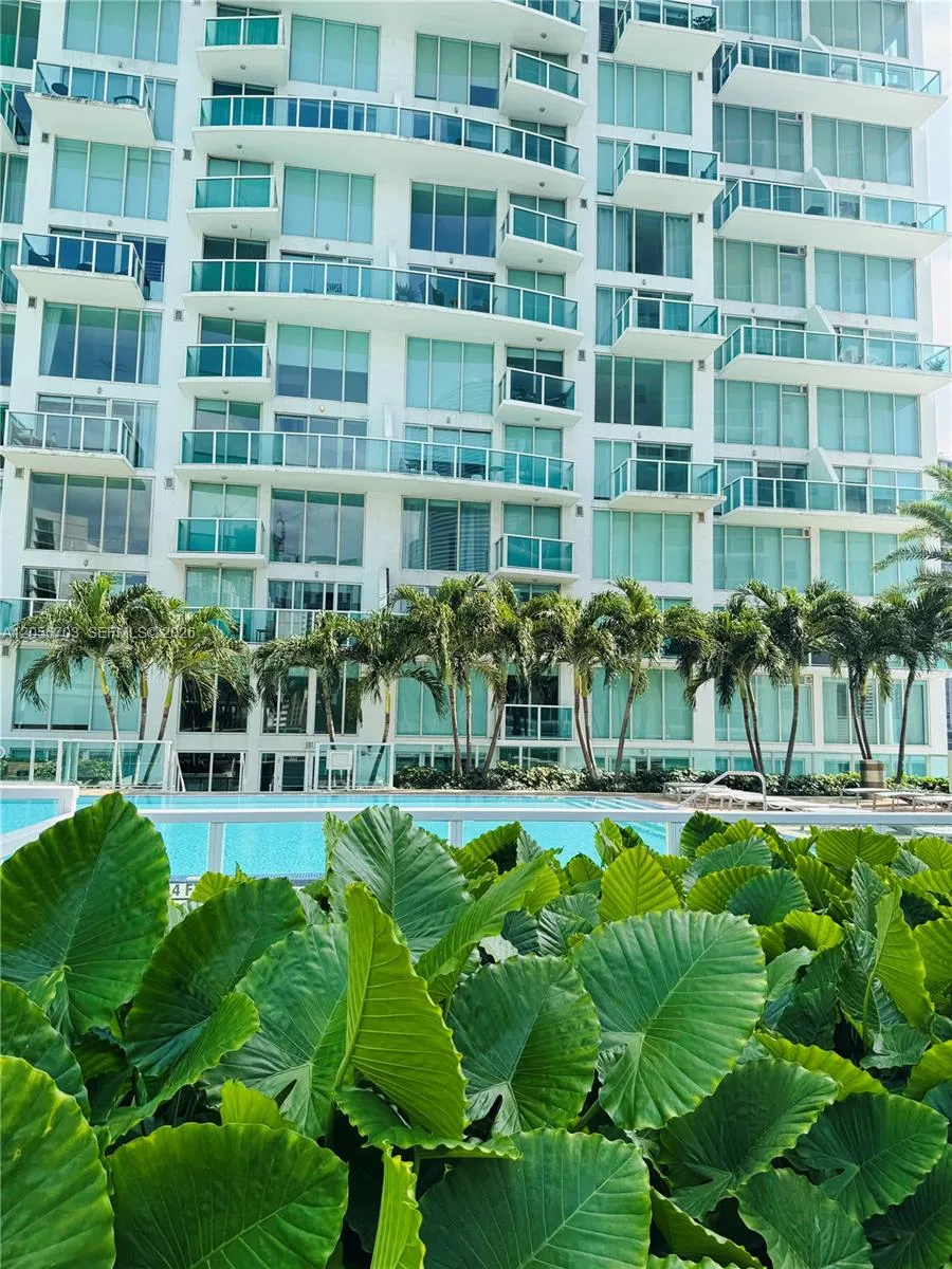 41 SE 5th #2204 Miami, FL 33131