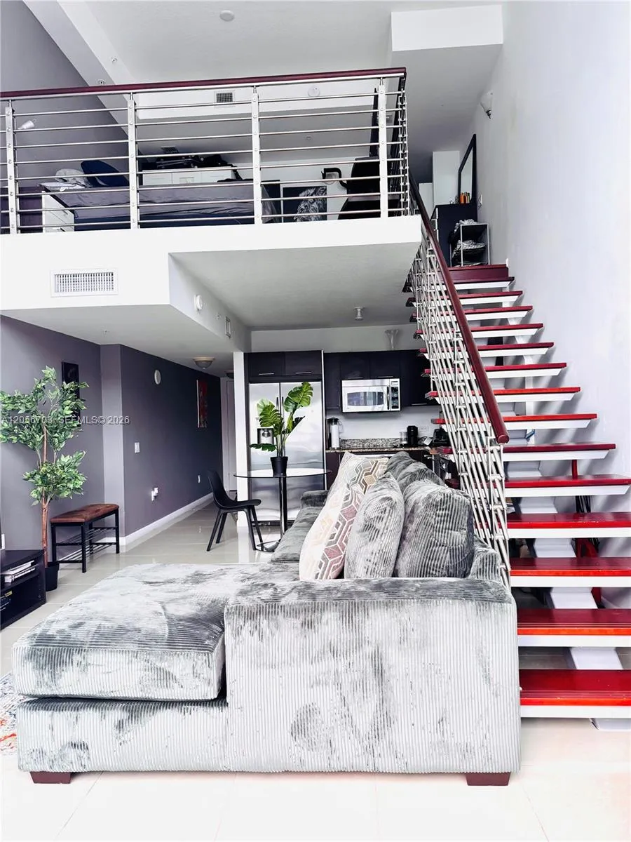 41 SE 5th #2204 Miami, FL 33131