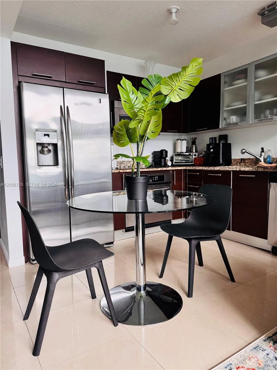 41 SE 5th #2204 Miami, FL 33131