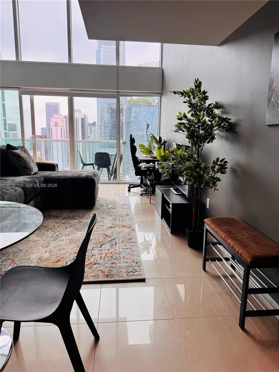 41 SE 5th #2204 Miami, FL 33131