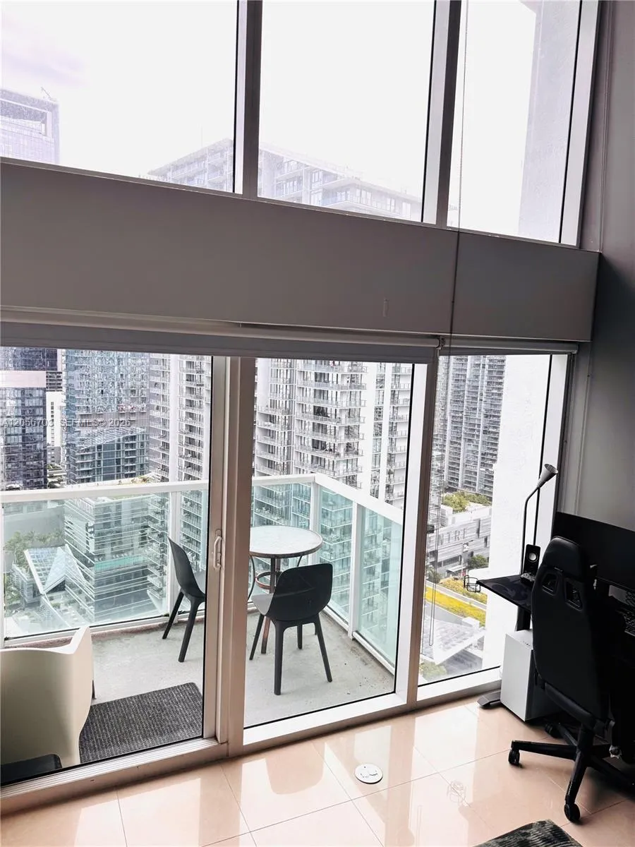 41 SE 5th #2204 Miami, FL 33131