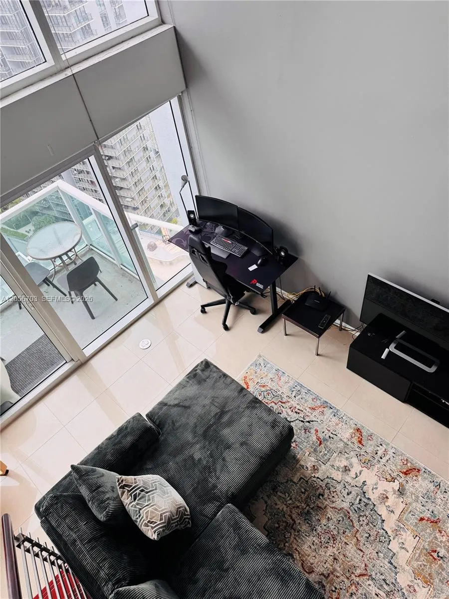 41 SE 5th #2204 Miami, FL 33131