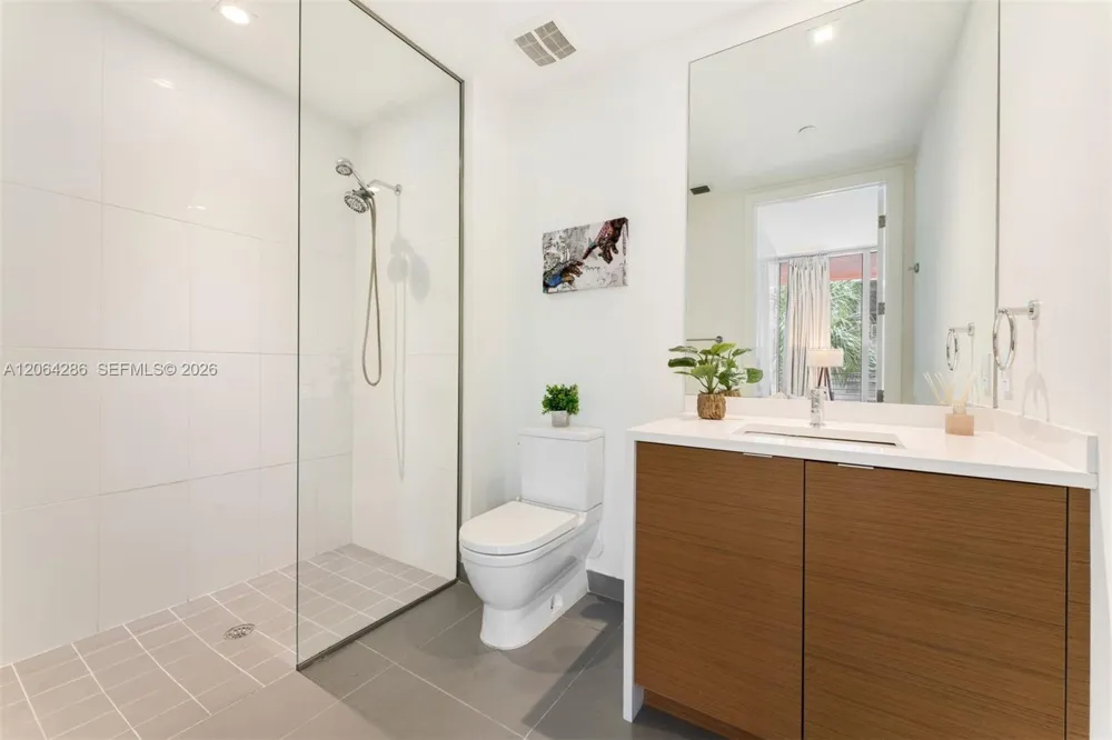 250 NW 24th St #2B Miami, FL 33127