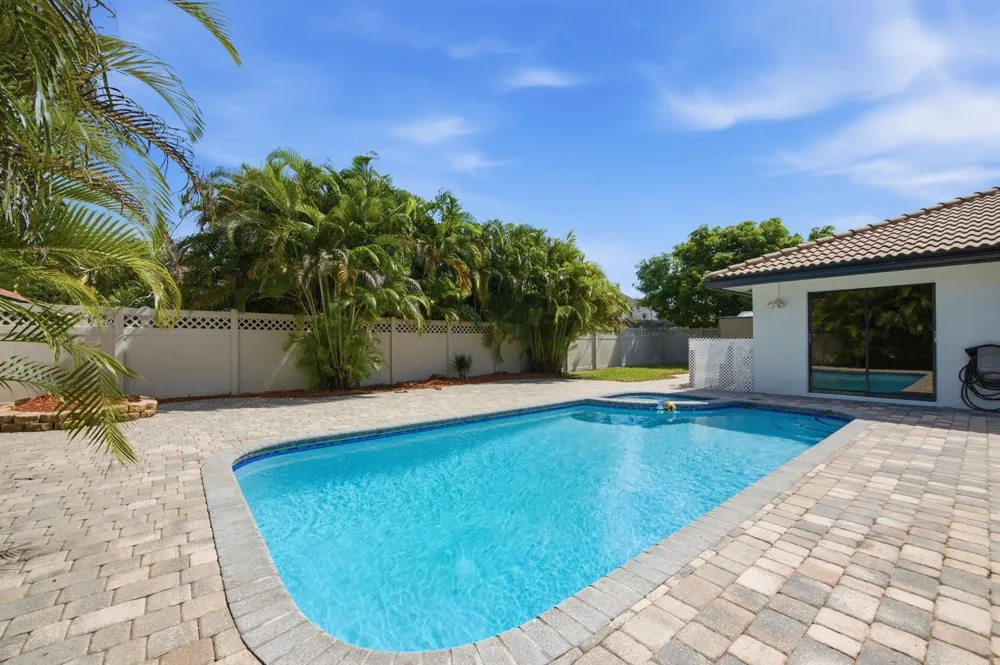 6013 NW 47th Place Coral Springs, FL 33067
