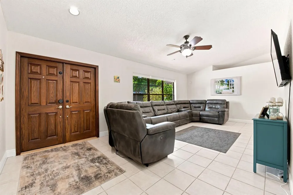 6013 NW 47th Place Coral Springs, FL 33067