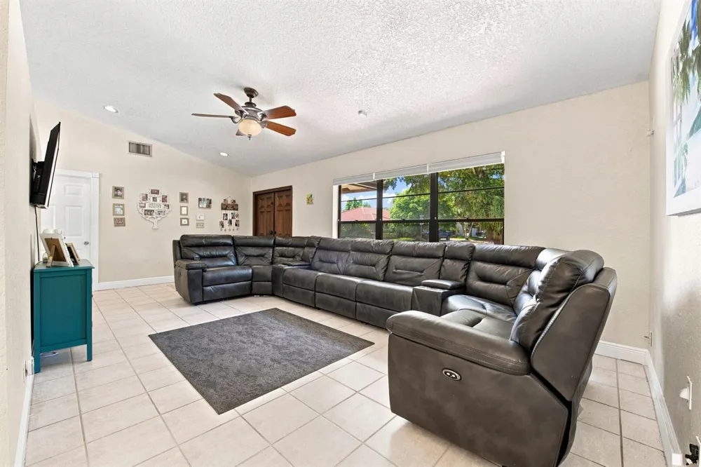 6013 NW 47th Place Coral Springs, FL 33067