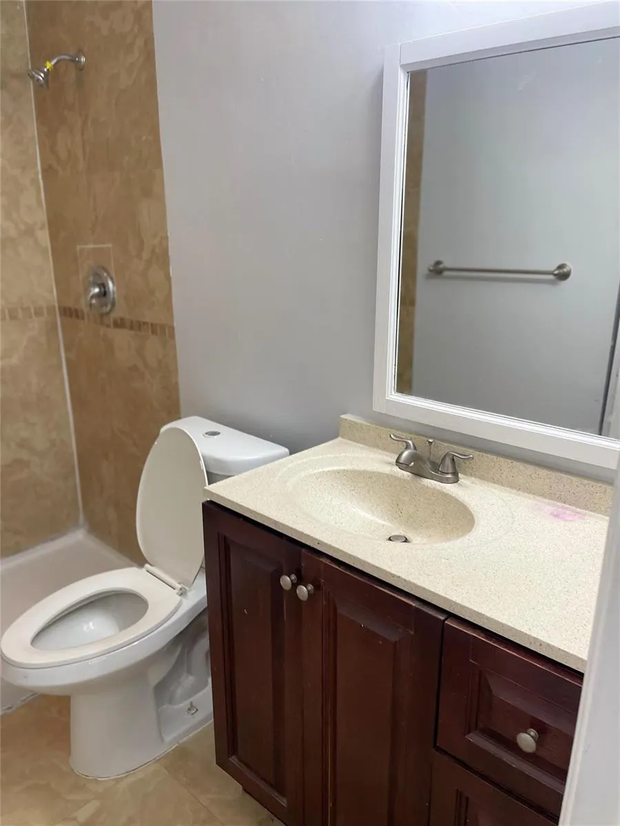 8843 SPRINGTREE LAKES DRIVE Sunrise, FL 33351