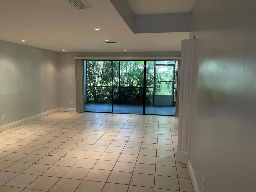 8843 SPRINGTREE LAKES DRIVE Sunrise, FL 33351