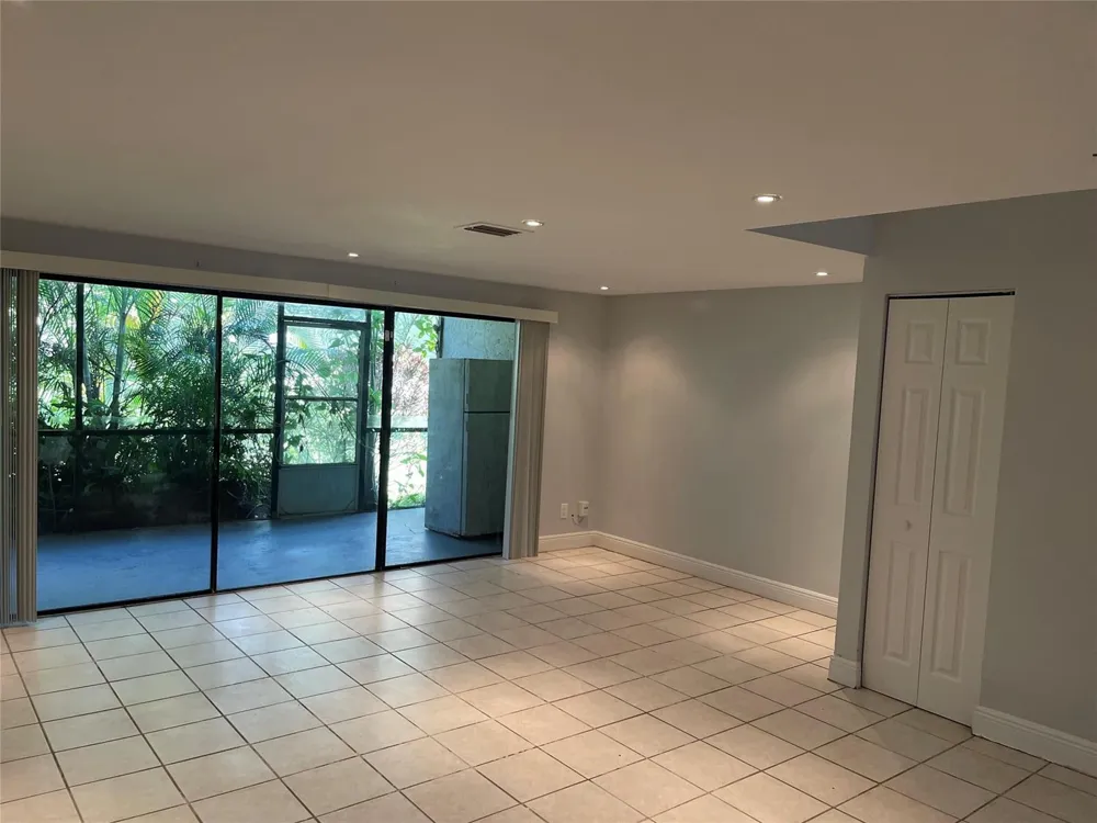 8843 SPRINGTREE LAKES DRIVE Sunrise, FL 33351