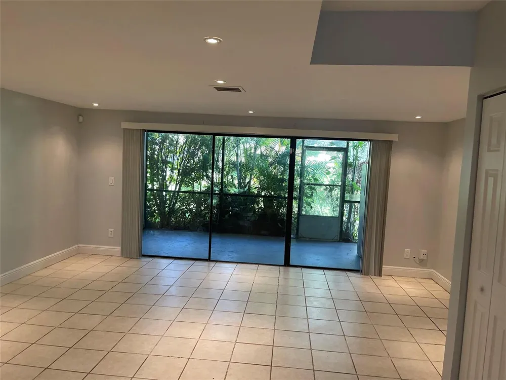 8843 SPRINGTREE LAKES DRIVE Sunrise, FL 33351