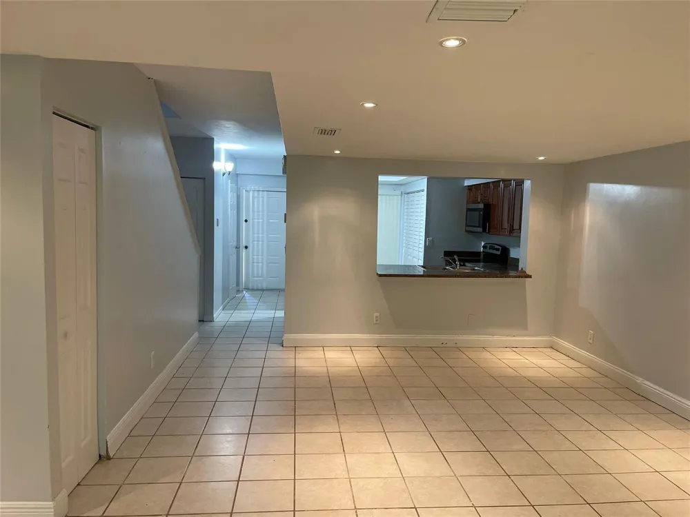 8843 SPRINGTREE LAKES DRIVE Sunrise, FL 33351