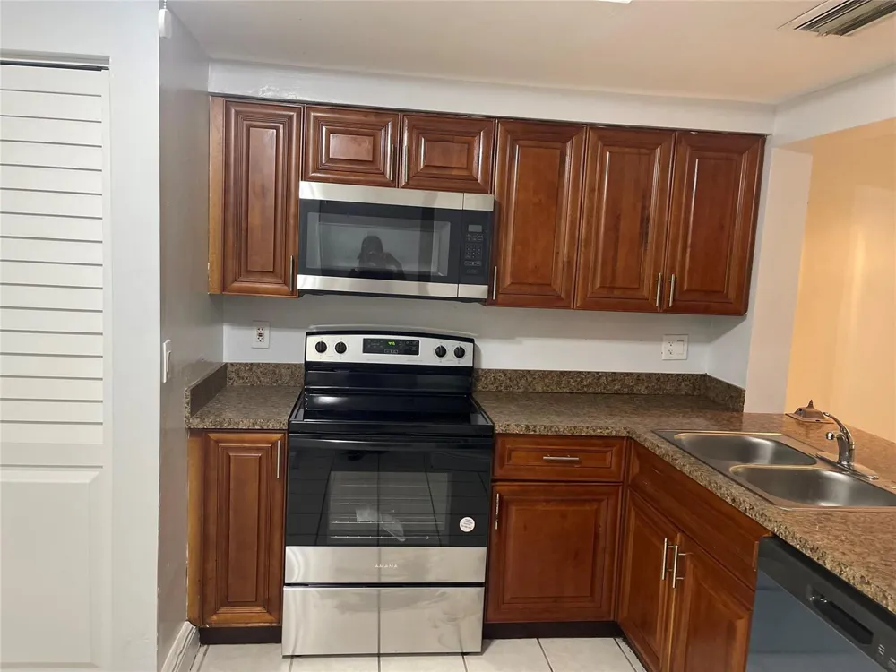 8843 SPRINGTREE LAKES DRIVE Sunrise, FL 33351