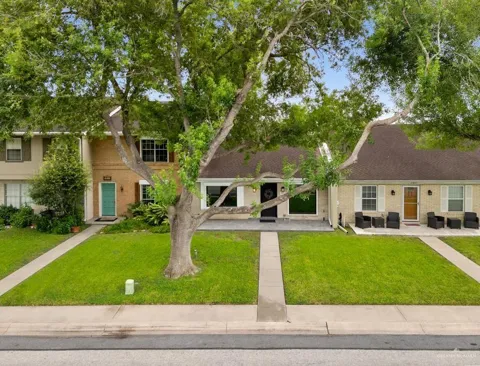 5611 El Camino Real