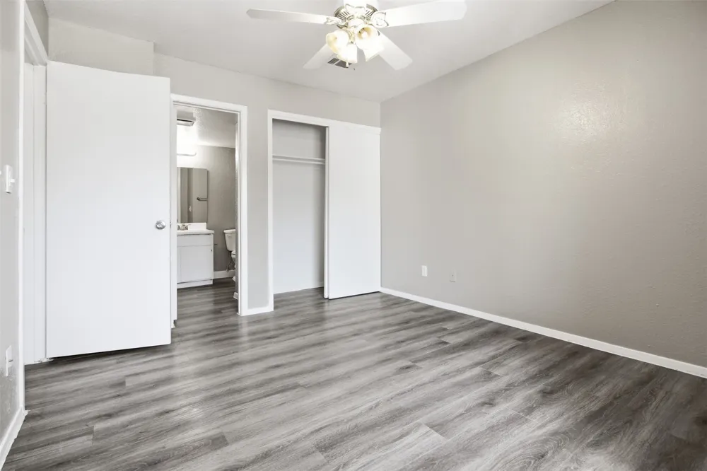 1122 Millview #2704 Arlington, TX 76012