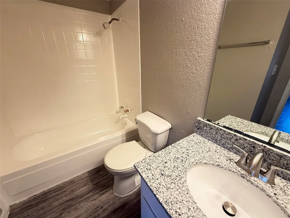 1122 Millview #2704 Arlington, TX 76012