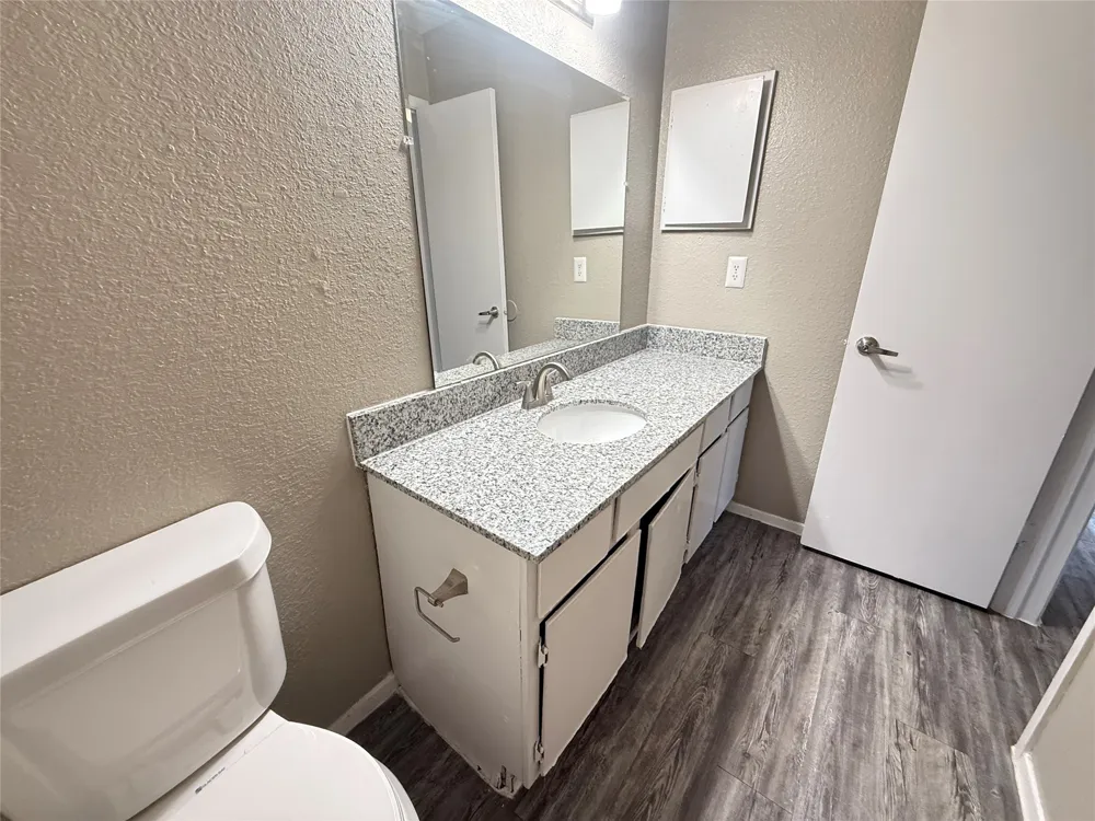 1122 Millview #2704 Arlington, TX 76012