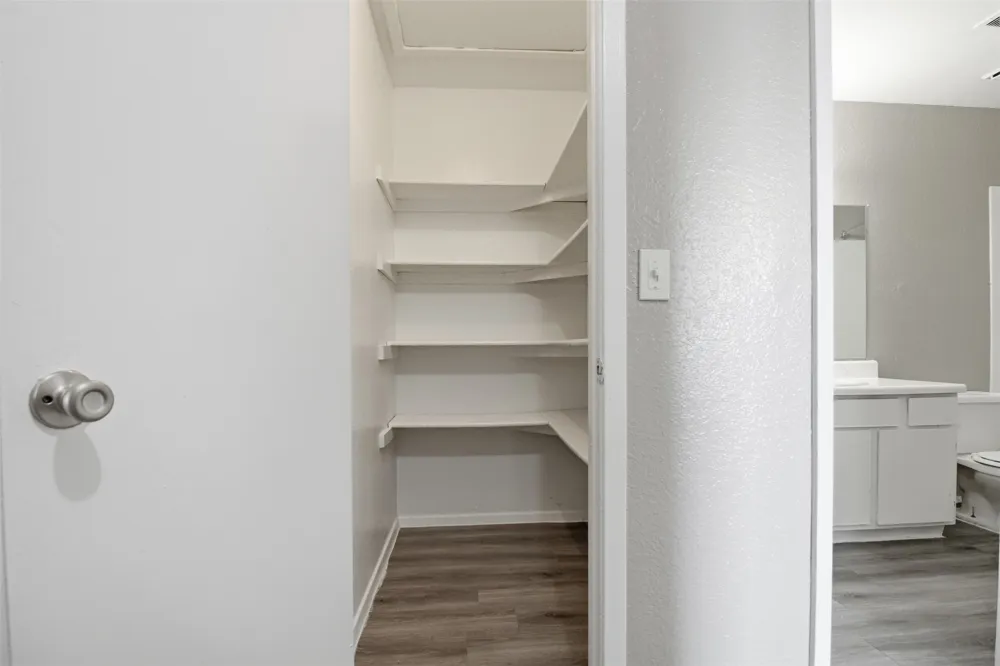 1122 Millview #2704 Arlington, TX 76012