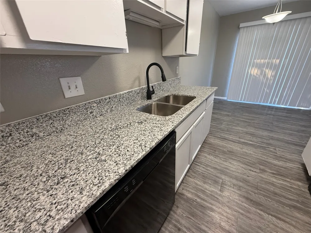 1122 Millview #2704 Arlington, TX 76012