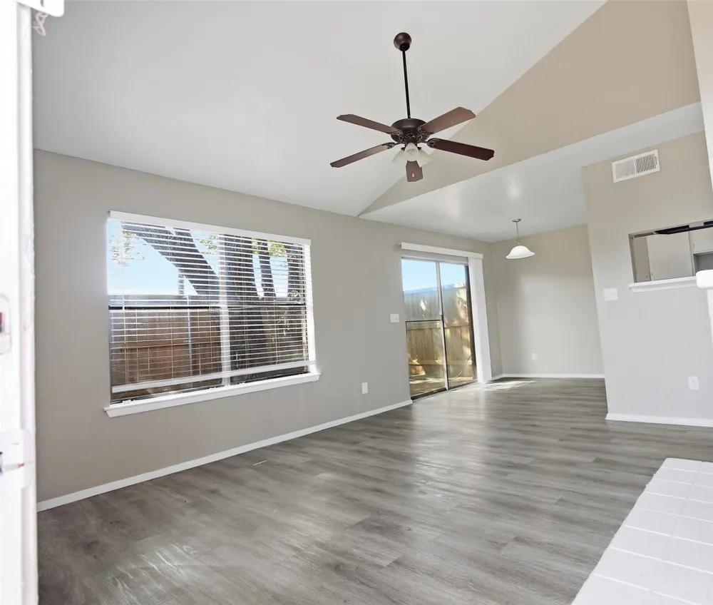 1122 Millview #2704 Arlington, TX 76012