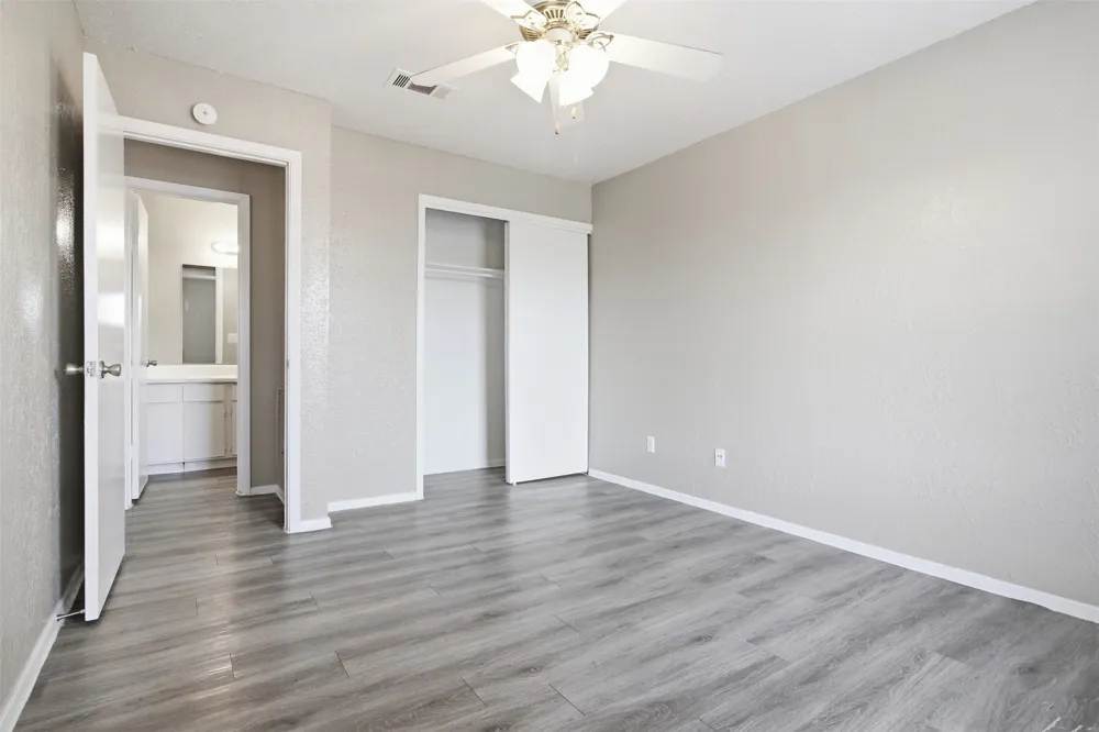 1122 Millview #2704 Arlington, TX 76012