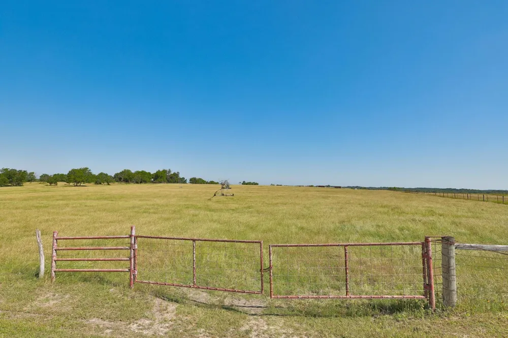 2 Cr 305 Road Navasota, TX 77868